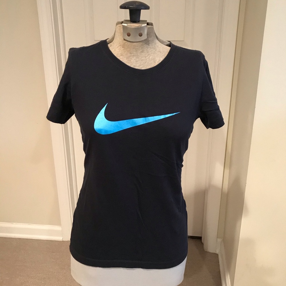 Nike tee shirt medium